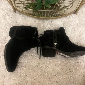 Born Sz 6.5 Black Ankle Boots